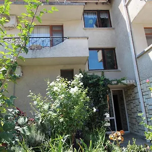 villa-sarafovo.varna-hotels.com/